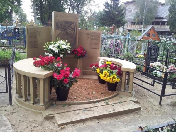 Файл:Могила Владимира Турчинского.jpg