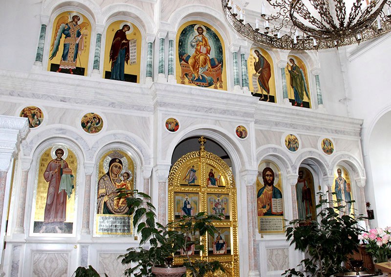 Файл:Часть интерьера храма в Белых Колодезяхjpg.jpg